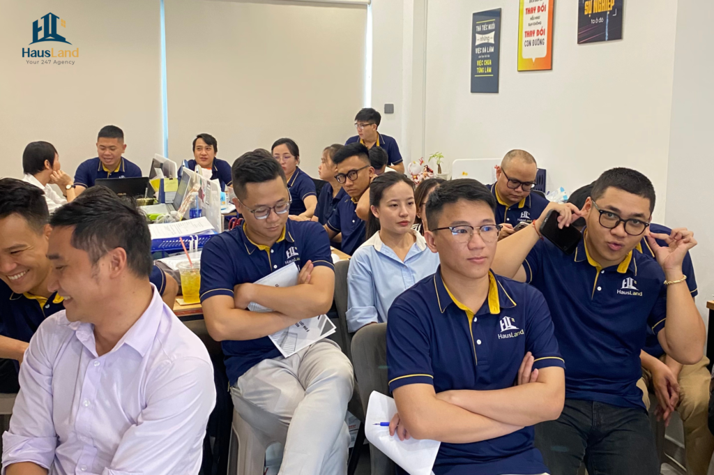 HausLand Team có mặt đầy đủ tại buổi đào tạo nội bộ