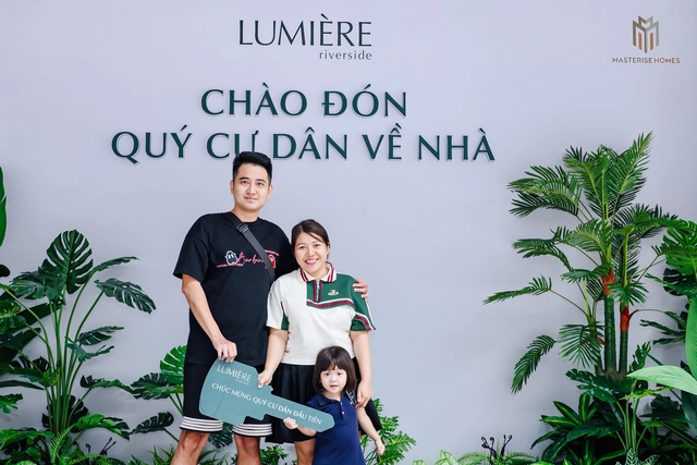 Hàng trăm cư dân hào hứng nhận căn hộ đẳng cấp, chia sẻ sự ấn tượng và niềm vui khi “về nhà” mới