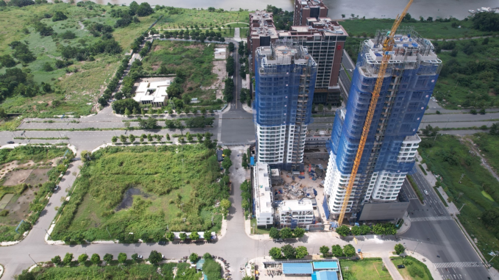 Thu Thiem Zeit River cất nóc hai tòa tháp. Ảnh: VGSE