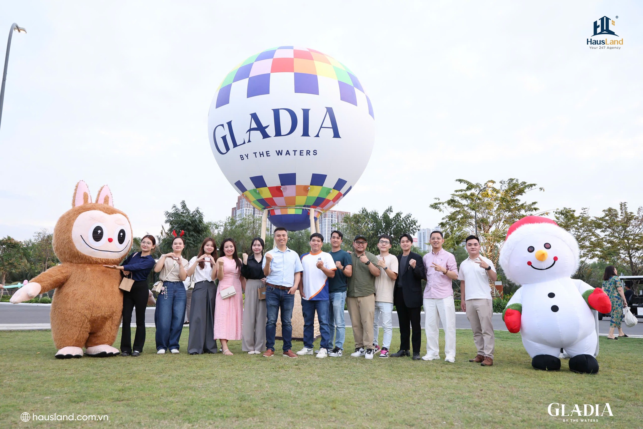 Gladia by the Waters: Gần 1000 khách hàng tham dự Sự kiện "Get Your Sparkle On" 2 Lễ hội Giáng sinh Get Your Sparkle On