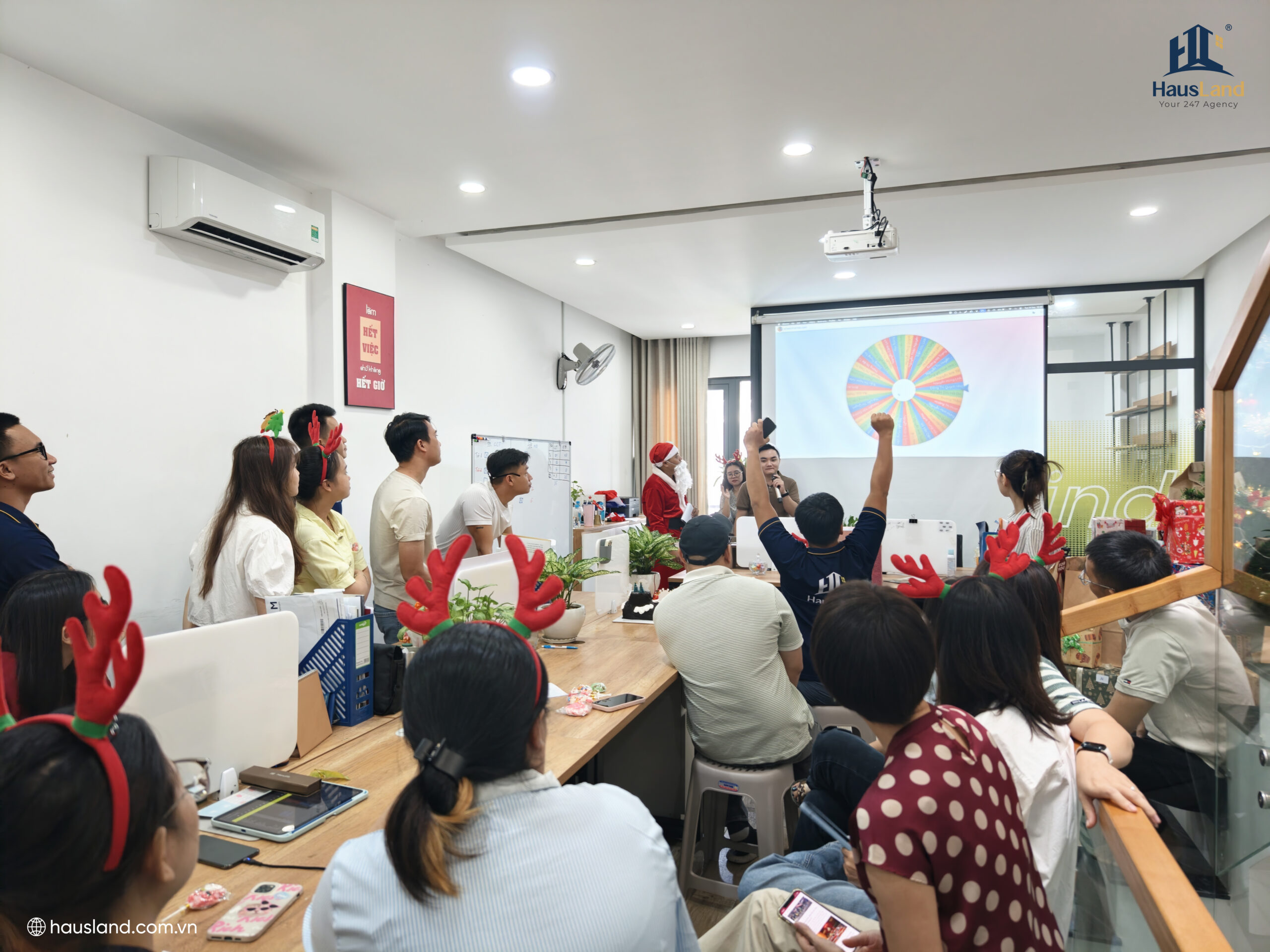 Noel ấm áp tại HausLand: Văn hoá doanh nghiệp được nuôi dưỡng từ những điều giản dị 6 Hoạt động Noel | HausLand Team