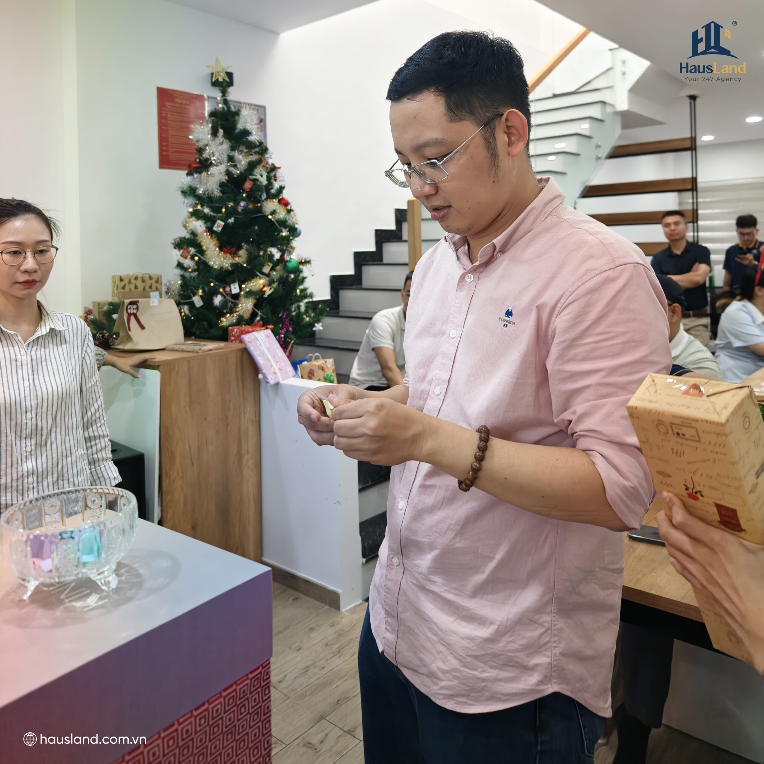 Noel ấm áp tại HausLand: Văn hoá doanh nghiệp được nuôi dưỡng từ những điều giản dị 10 Hoạt động Noel | HausLand Team