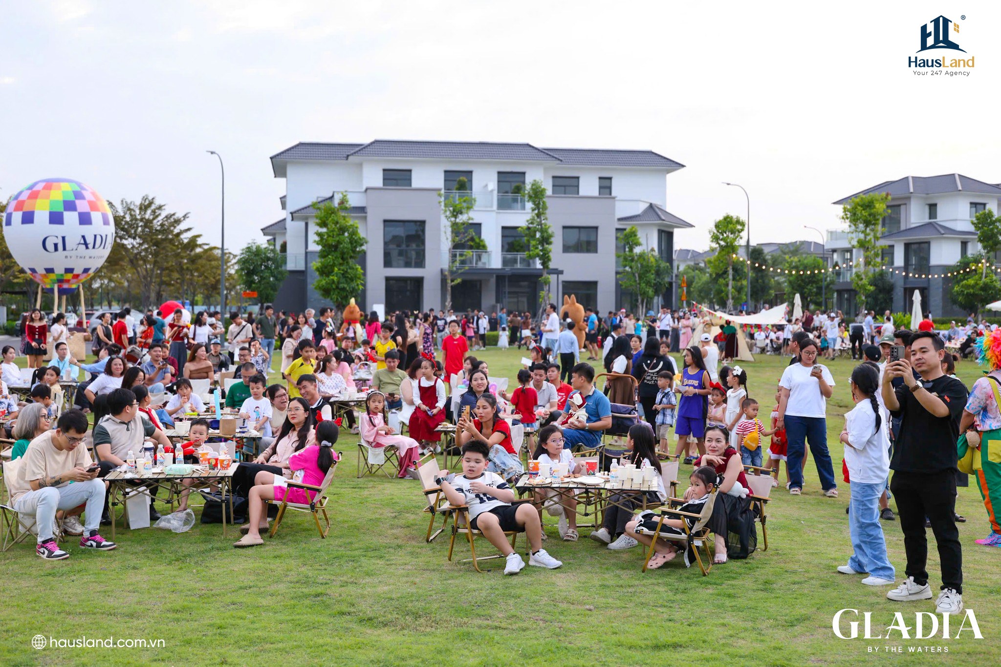 Gladia by the Waters: Gần 1000 khách hàng tham dự Sự kiện "Get Your Sparkle On" 5 Khong khi tai su kien giang sinh