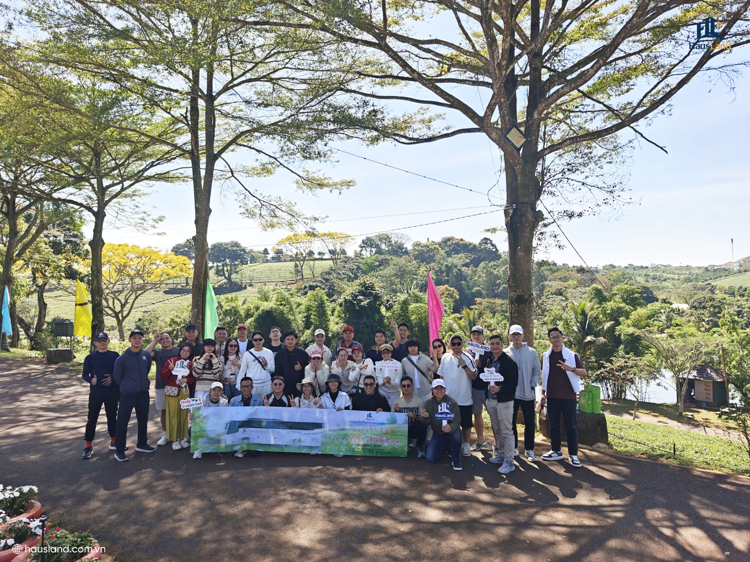 Chương trình thiện nguyện & Company Trip "Hành trình gắn kết - Lan toả yêu thương" 13 Tham quan đồi chè Tâm Châu