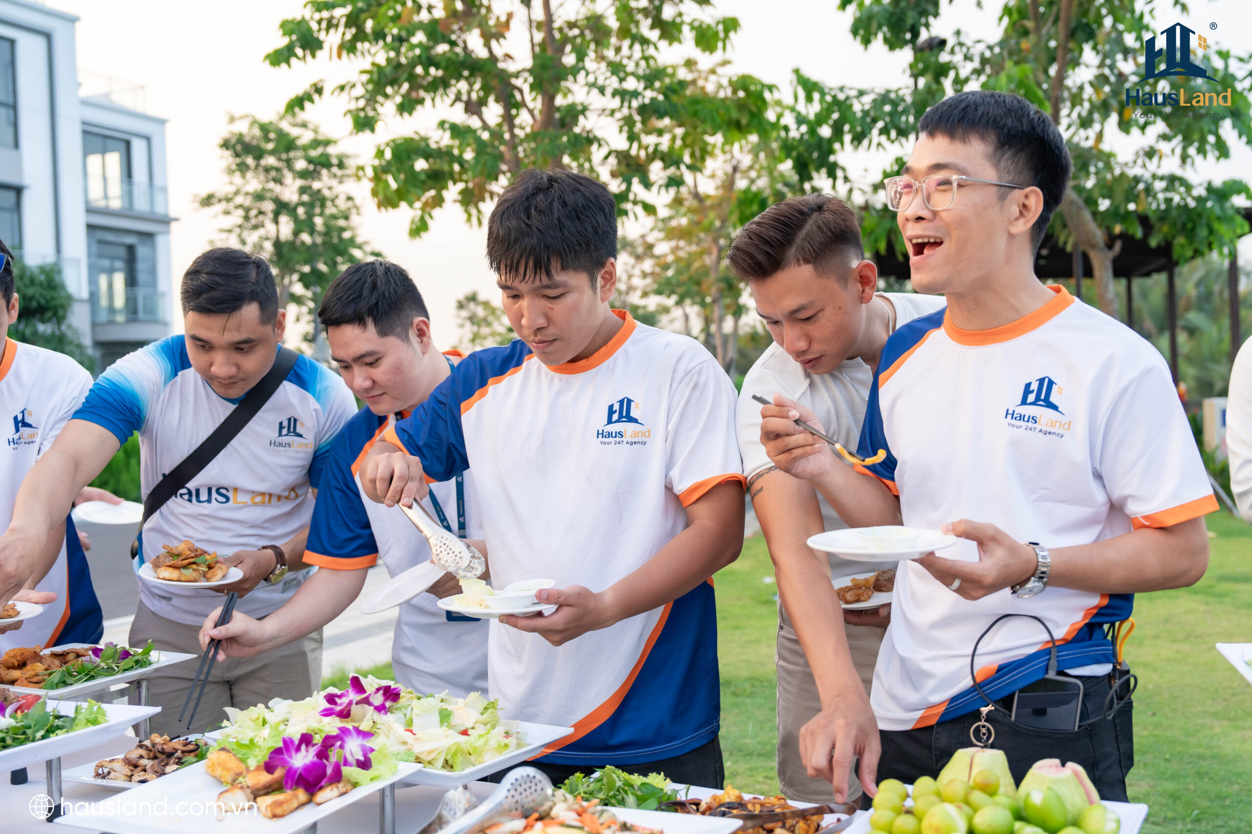 HausLand Team: Chuỗi hoạt động nội bộ tại công viên Mũi tàu, khẳng định chất sống tinh tuyển tại Gladia by the Waters 22 Hoạt động BBQ ngoài trời | HausLand Team