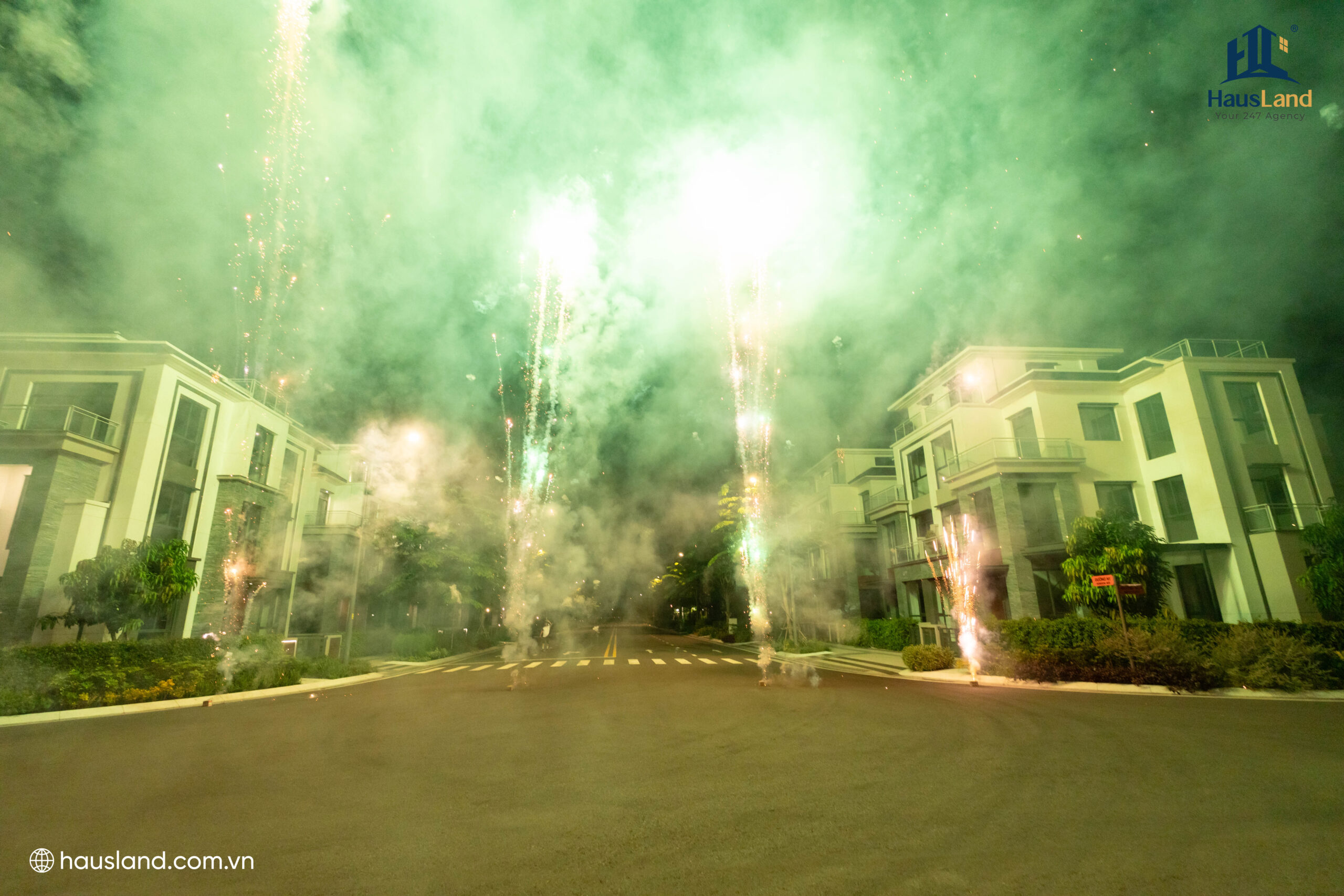 HausLand Team: Chuỗi hoạt động nội bộ tại công viên Mũi tàu, khẳng định chất sống tinh tuyển tại Gladia by the Waters 26 Bắn pháo hoa tại dự án