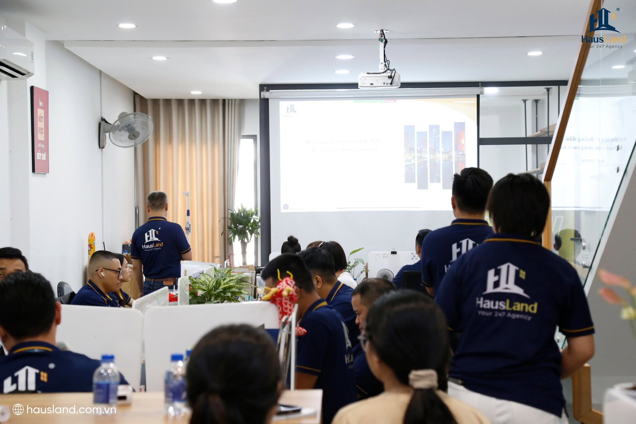 HausLand nhìn lại hành trình 06 năm phát triển: Gắn kết nội lực – Bứt phá thành công 24 Chương trình tổng kết 6 tháng đầu năm