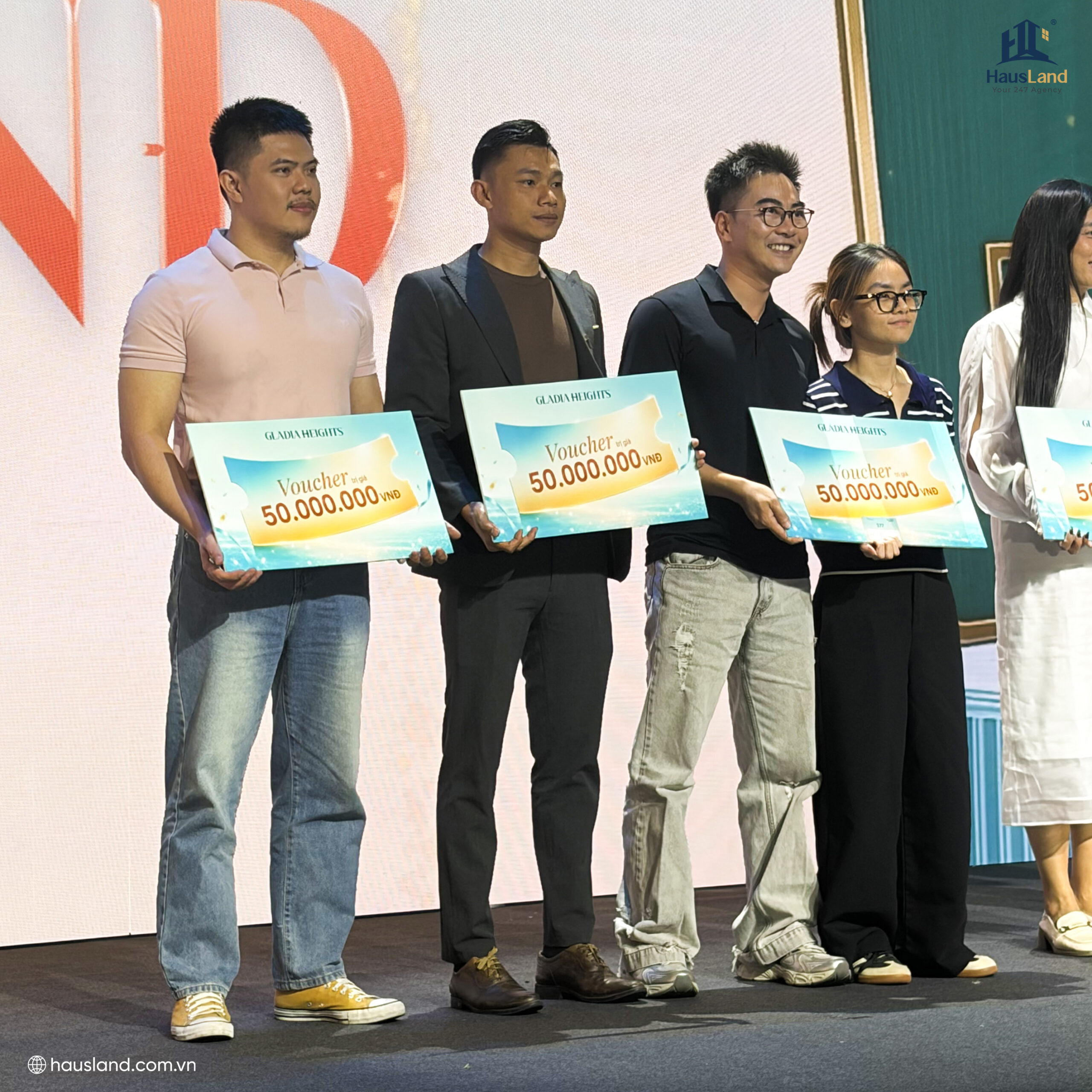 Chính thức mở bán Gladia Heights - Khởi đầu hành trình chuẩn sống tương lai 9 Bùng nổ những phần quà dành cho chủ nhân Gladia Heights
