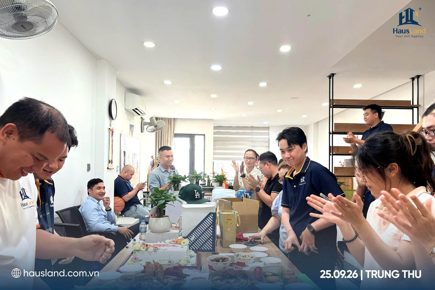 Trung thu HausLand 2026 | Gom đèn gói trăng - Yêu thương gắn kết 11 Khoảnh khắc mọi người cùng nhau phá cỗ